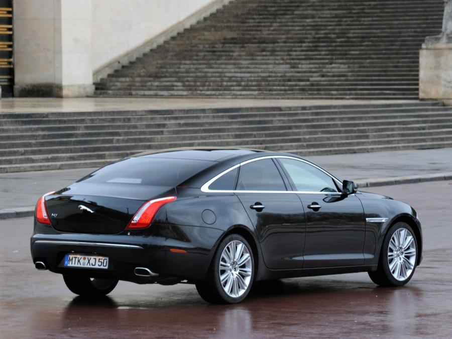  Jaguar XJ 2009 года  (фото 16 из 142)